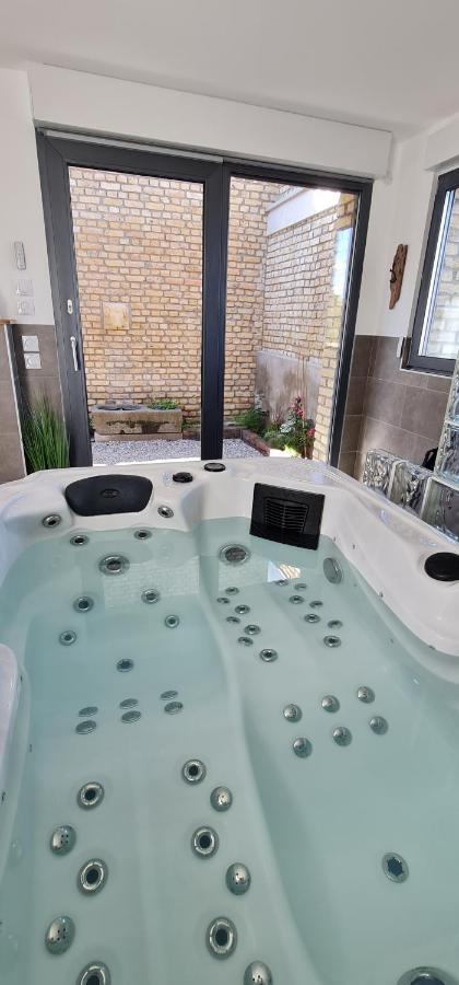 Le Pigeonnier Spa Du Panty Gite Rural De Charme Saint-Tricat 外观 照片